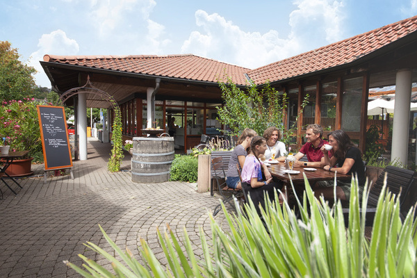 Gem�tliche Terrasse im Camping Restaurant